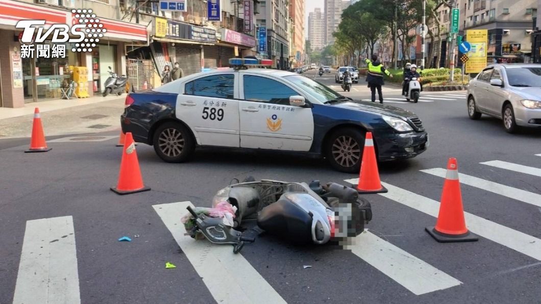 警方事後發現老翁駕照已被註銷。(圖/TVBS)