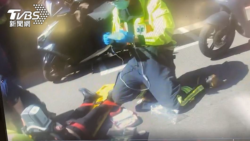 鬼門關走一回!女子過馬路突然倒下 消防人員及時搶救保住一命
