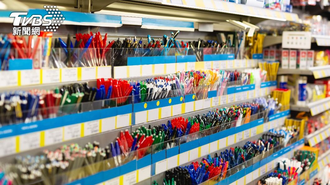 高雄一名文具店老闆娘在店內兜售六合彩。(示意圖,與此事件無關/shutterstock達志影像)