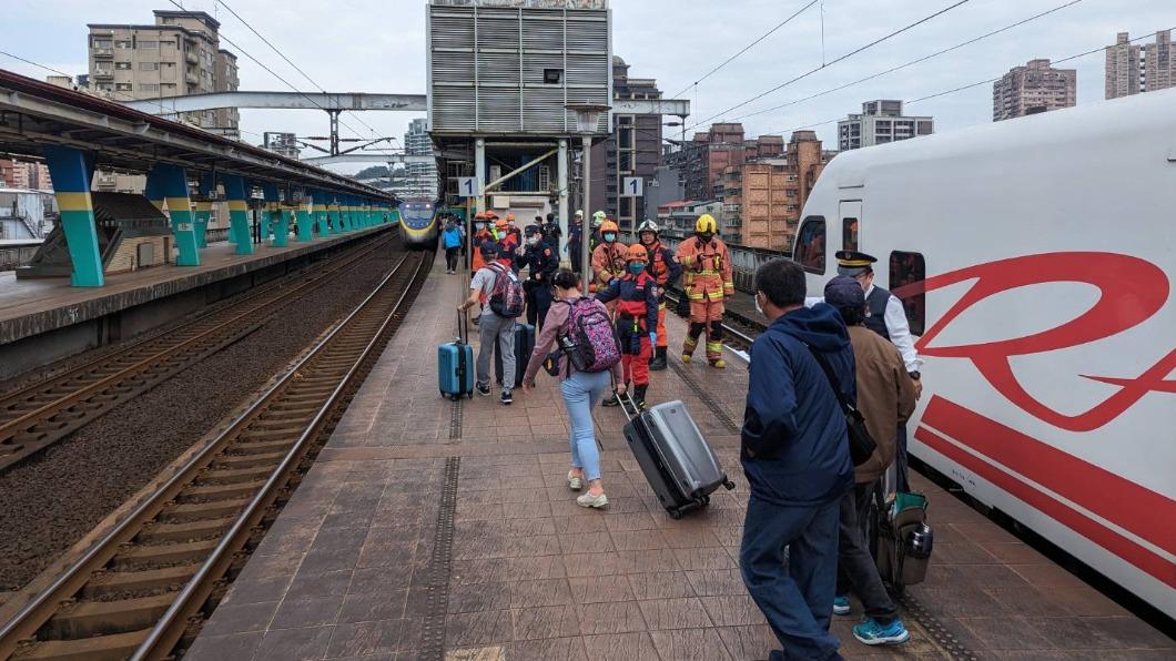 台鐵死亡事故!中年男墜落汐止站月台 部分列車將延遲