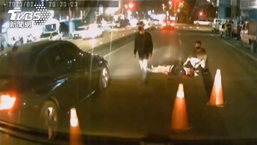 行人跨越分隔島過馬路 車道上被撞「顱骨裂又出血」仍昏迷