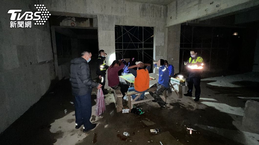 賭性堅強克服萬難 警破賭場嘆:手機照明寒夜也要賭