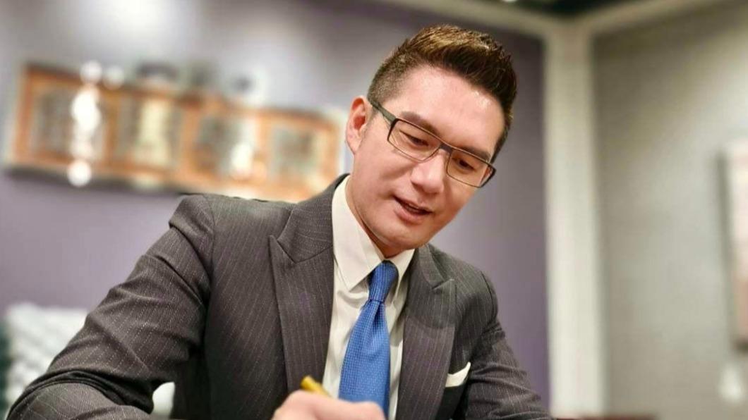 何戎分享婚姻之道。(圖/翻攝自何戎臉書)