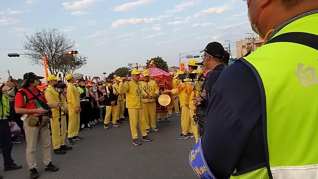 白沙屯媽祖在一處路口停超久。（圖／翻攝自白沙屯媽祖網路電視台）