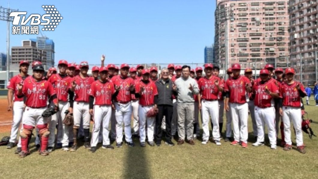 南華大學繫上黃絲帶緬懷星雲法師 全越盃成棒賽搶勝