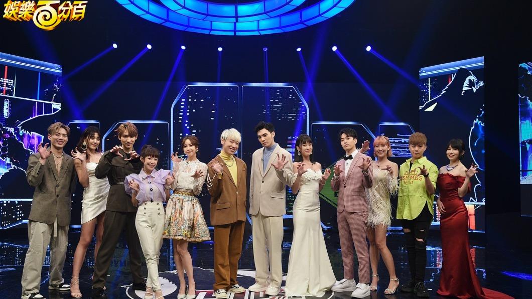 參賽玩家龔言脩(左起)、艾莉兒、黃宏軒、紀卜心、荳荳、賴晏駒、黃偉晉、雨婷、徐謀俊、李懿、李岳、曉帆。(圖/八大提供)