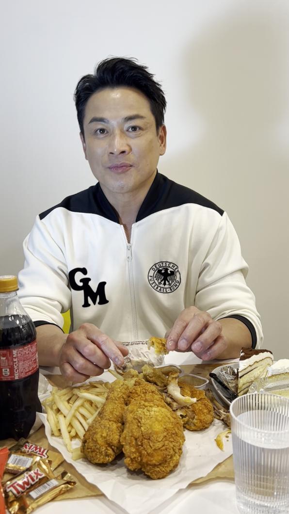 江宏恩開直播回應遭偷拍事件,大方回應自己真的很愛吃,不在意對方認不出他。(圖/IVENOR提供)