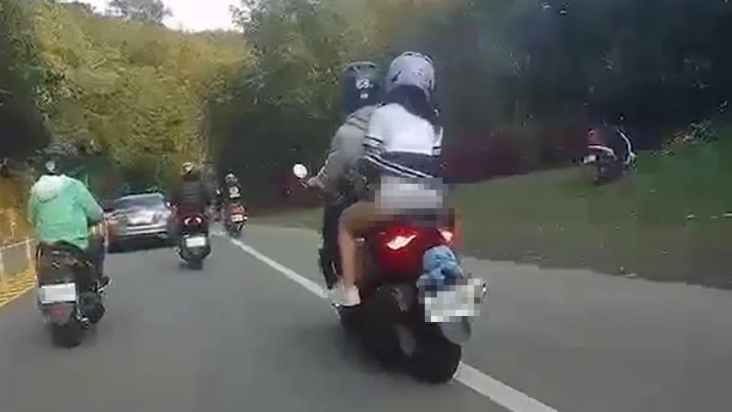 網友分享當天行車紀錄器畫面。（圖／翻攝自重機車友 ❘ 各區路況天氣、資訊分享中心臉書）