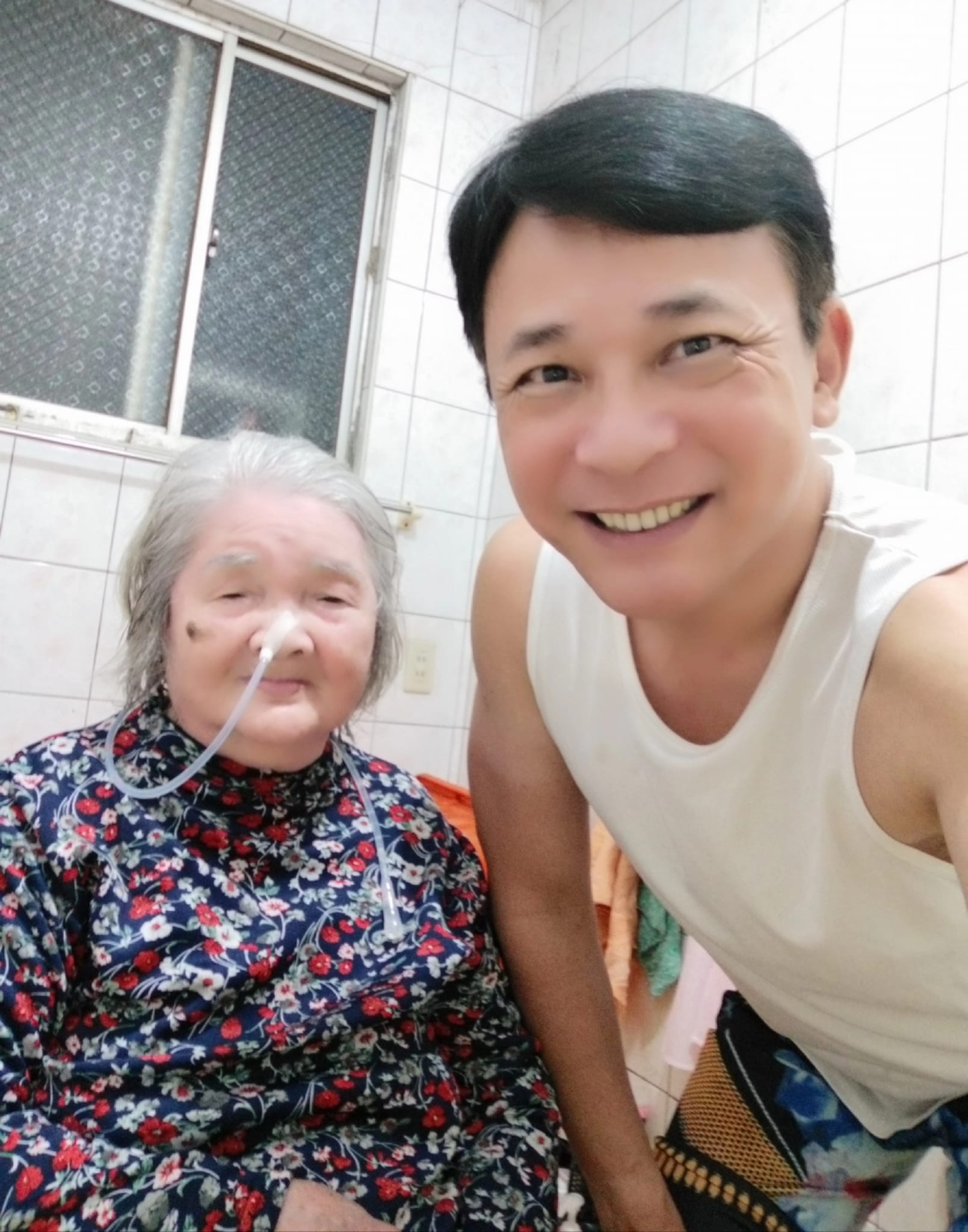 胡鴻達與母親感情相當好。(圖/翻攝自胡鴻達臉書)