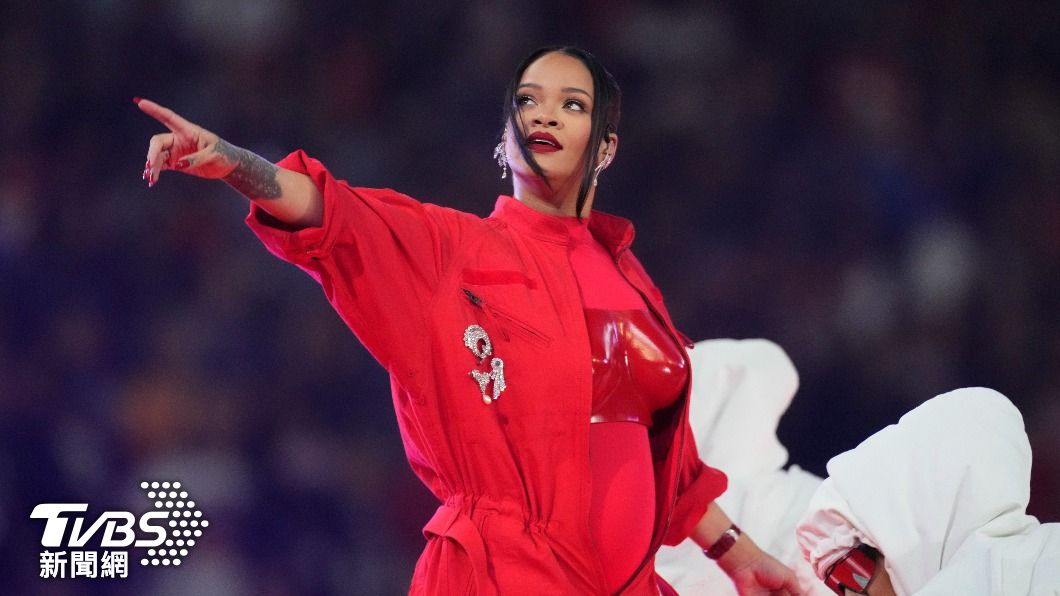 天后魅力驚人！Rihanna帶球登超級盃　流量衝破2500萬