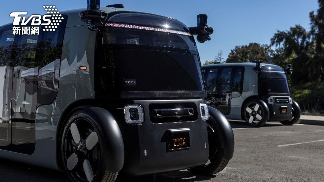 「Robotaxi」自動駕駛計程車預計未來可成為員工免費接駁車。(圖/達志影像路透社)