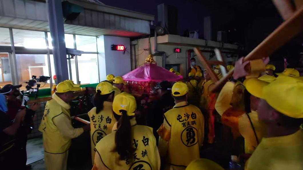 白沙屯媽祖堅持待在角落。（圖／翻攝自白沙屯媽祖網路電視台）
