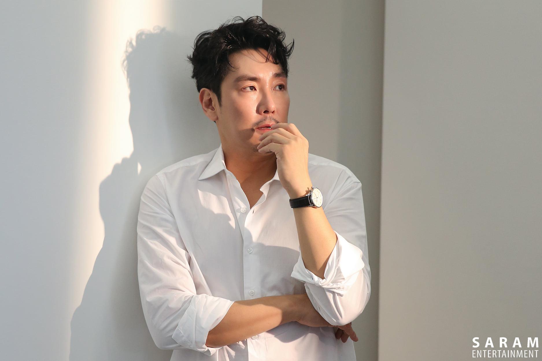 趙震雄的經紀公司火速否認並非14日酒駕撞紅綠燈的演員。(圖/翻攝自趙震雄臉書)