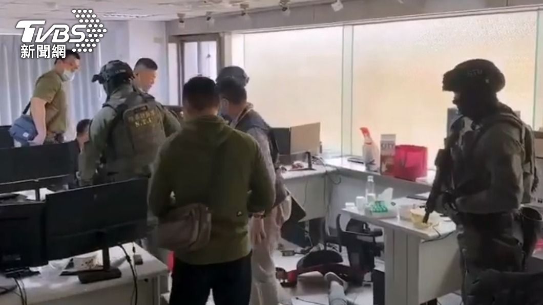 警方控制機房成員。（圖／TVBS）