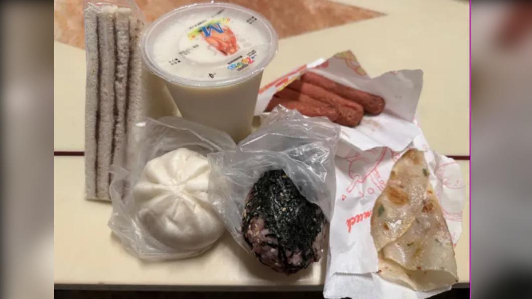 網友指出買了6樣餐點卻只花他97元。（圖／翻攝自Dcard）