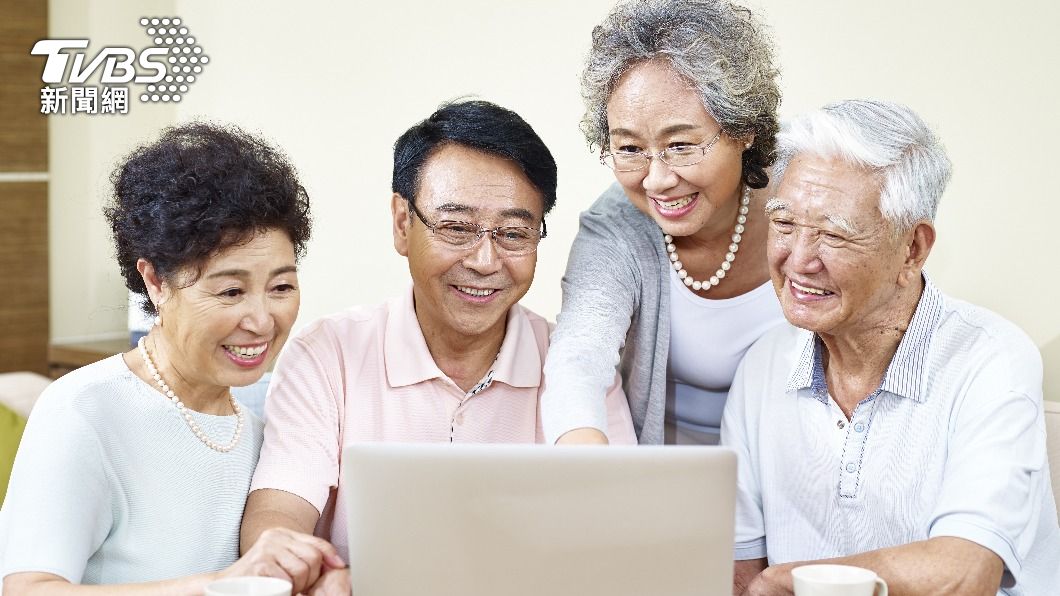 研究團隊追蹤2.9萬名60歲以上成年人長達10年。(示意圖/shutterstock達志影像)