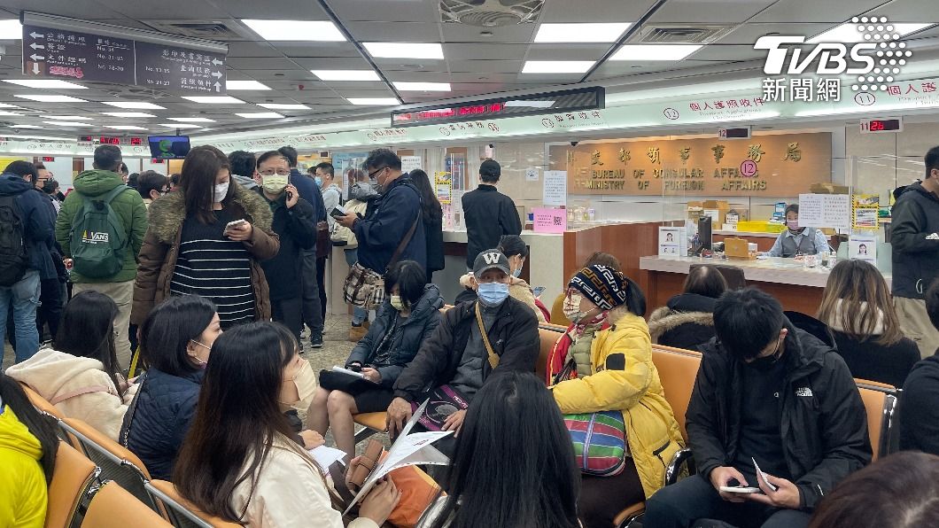 辦護照排到抓狂!20日起網路預約名額增 發照延至10天