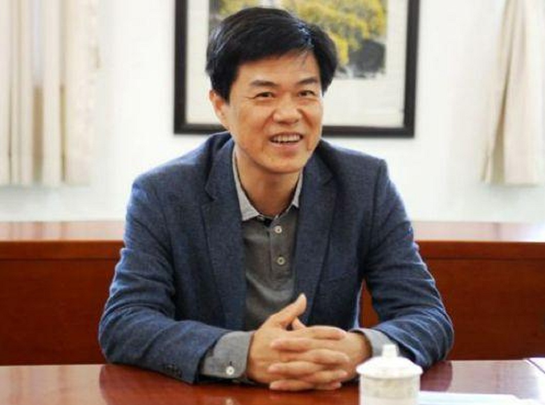 沒想到梁姓丈夫竟力挺妻子行為還樂在其中。(圖/翻攝自網易新聞)
