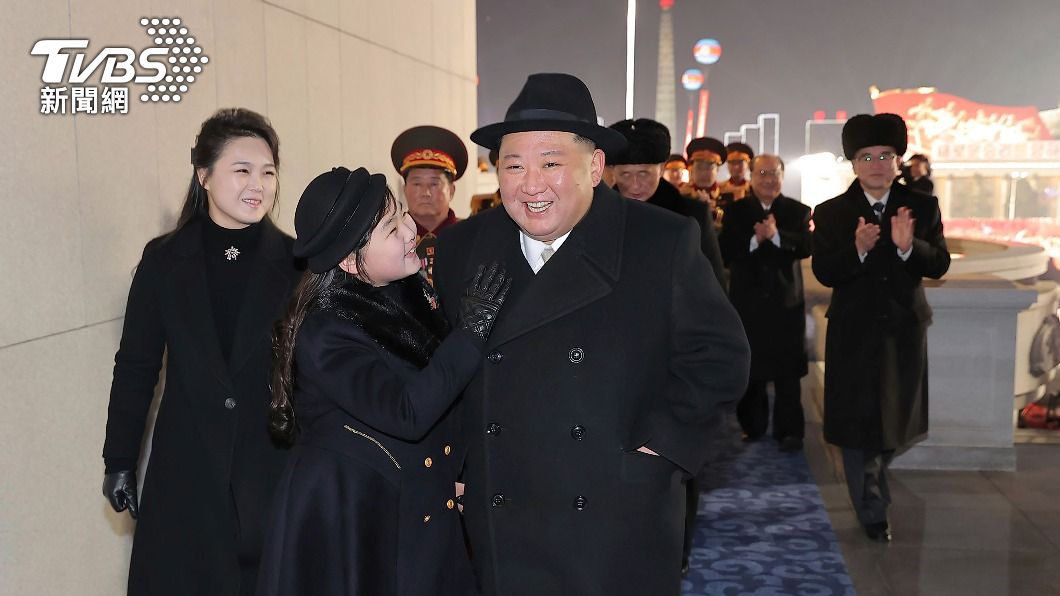 金主愛與金正恩親密互動,相較之下金與正似乎遭冷落。(圖/達志影像美聯社)