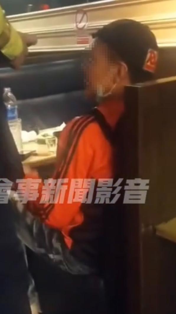 該名男子喝醉酒尿急,上不了廁所就鬧事遭女員工報警。(圖/翻攝自社會事新聞影音)