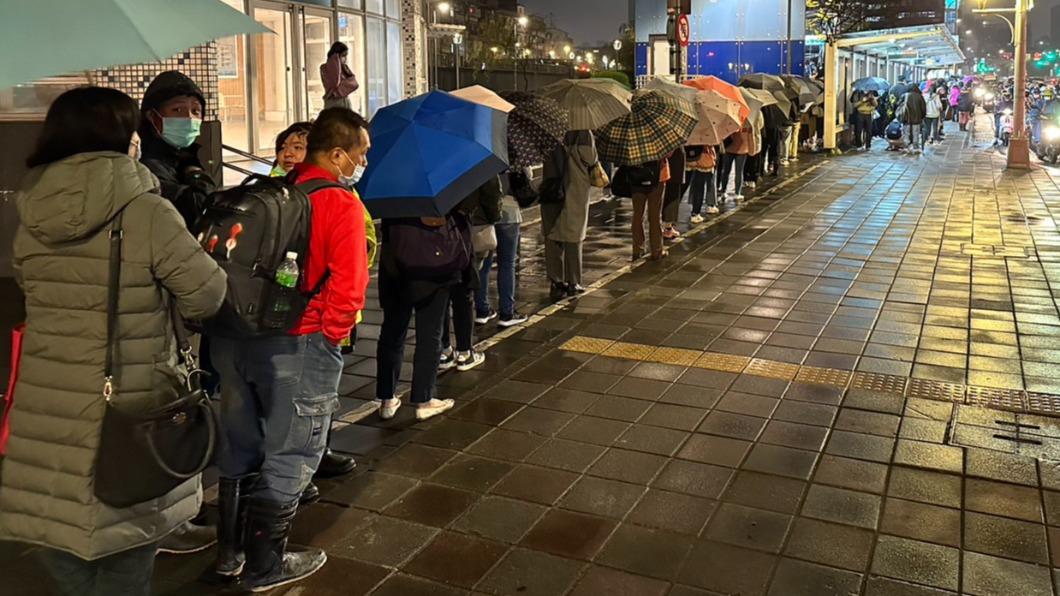 回家的路真難！國道客運９０２６　等上一個小時才能上車
