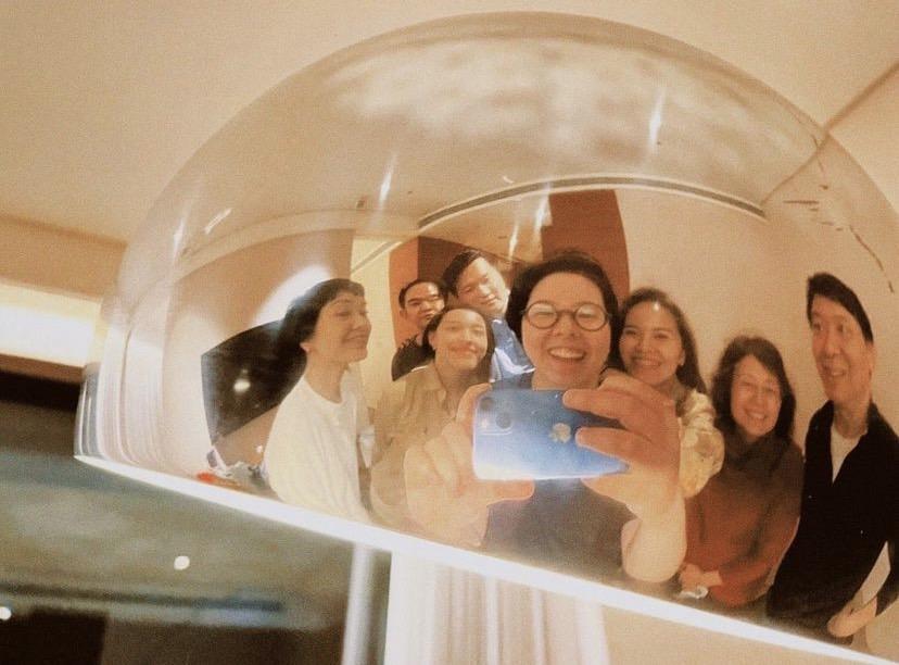 郭采潔與家人合照。(圖/翻攝自郭采潔 IG)