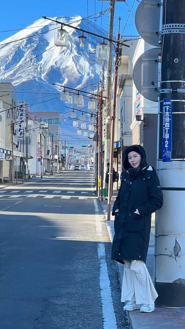 張景嵐日前到日本旅遊，分享與富士山的合影。（圖／翻攝自張景嵐臉書）