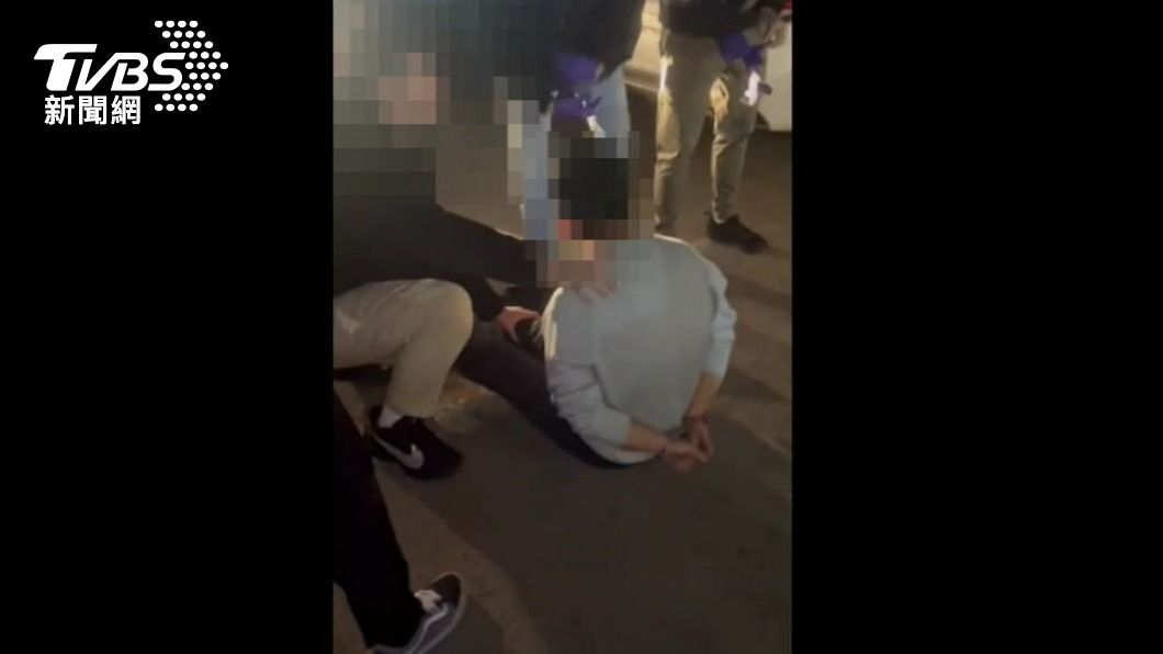 警方埋伏逮捕陳姓主嫌。（圖／TVBS）