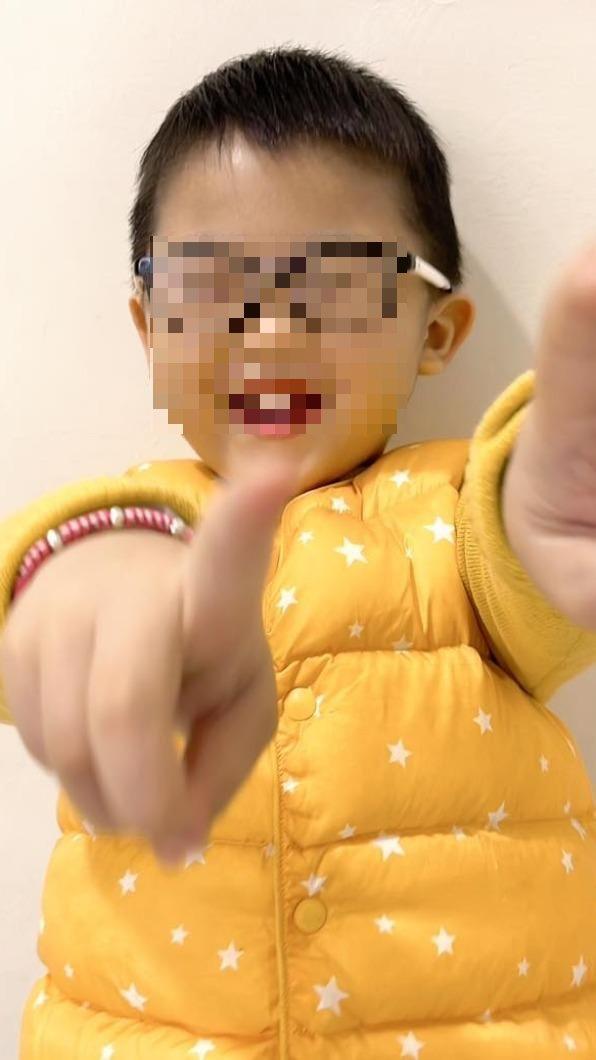 陳子玄開心宣布兒子不是遲緩兒了。(圖/翻攝自陳子玄臉書)