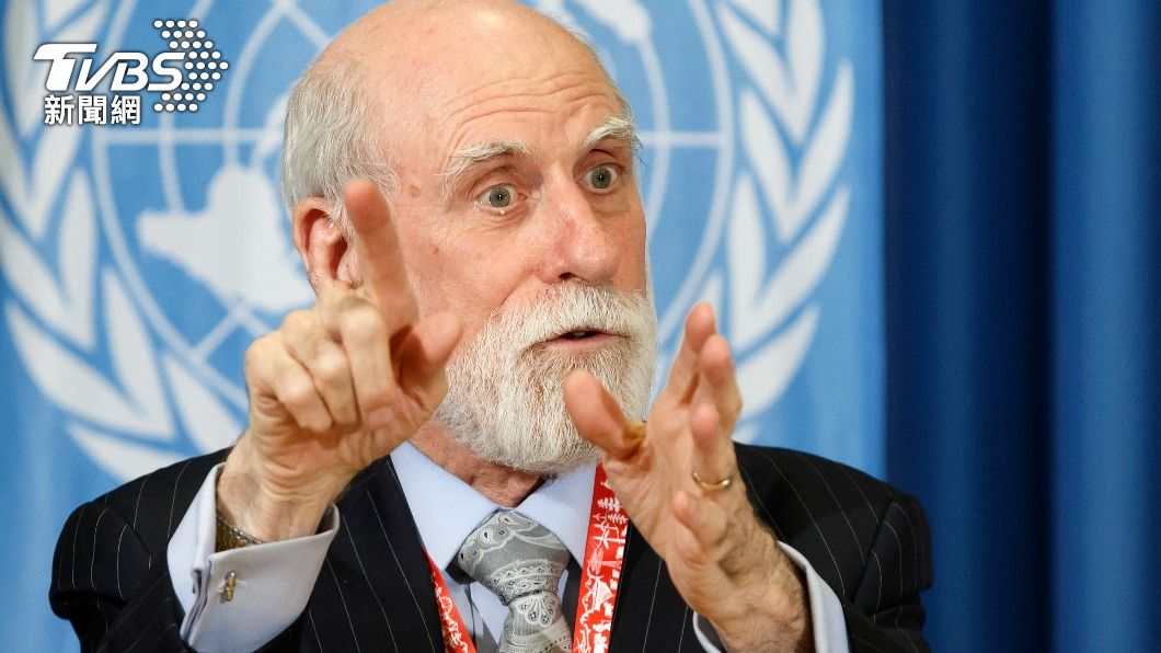 「網際網路之父」瑟夫（Vint Cerf）呼籲，「別因ChatGPT很酷，就匆忙投資對話式AI」。（圖／達志影像美聯社）
