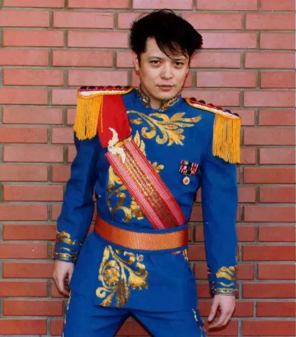 劉文正當年甚至還有帥氣的軍裝造型。(圖/翻攝自康熙萬事屋微博)