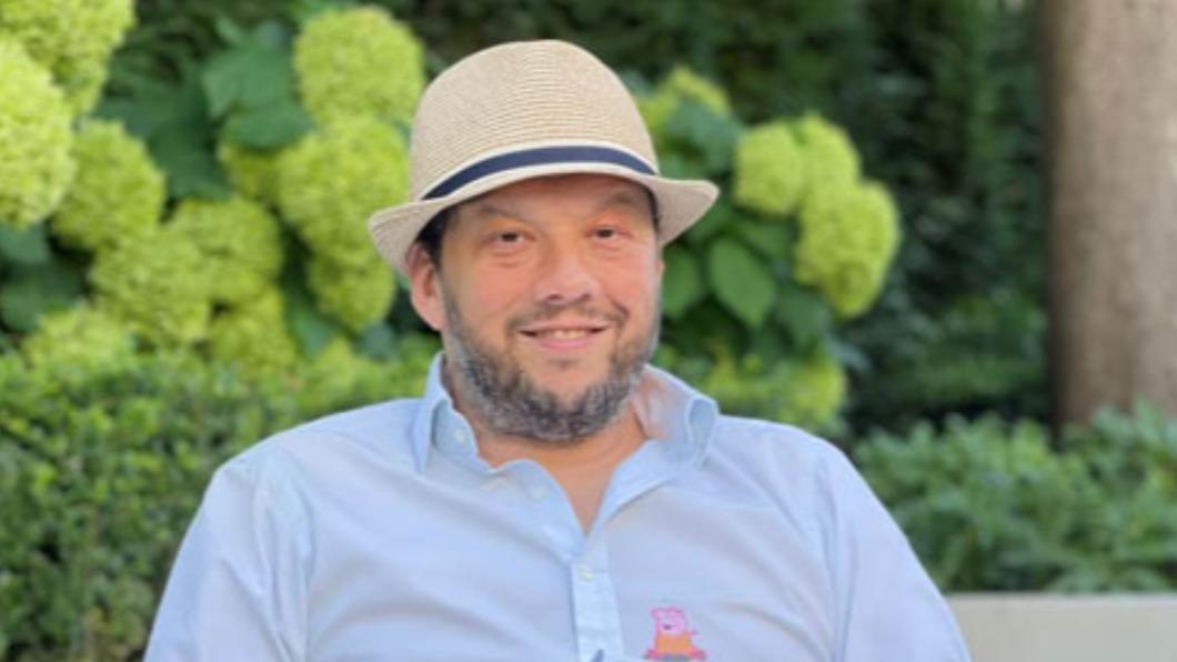 由於尼爾的家族有三高病史,起初他還以為是自己膽固醇過高,血管阻塞引發嗅覺異常。(圖/翻攝自braintumourresearch)