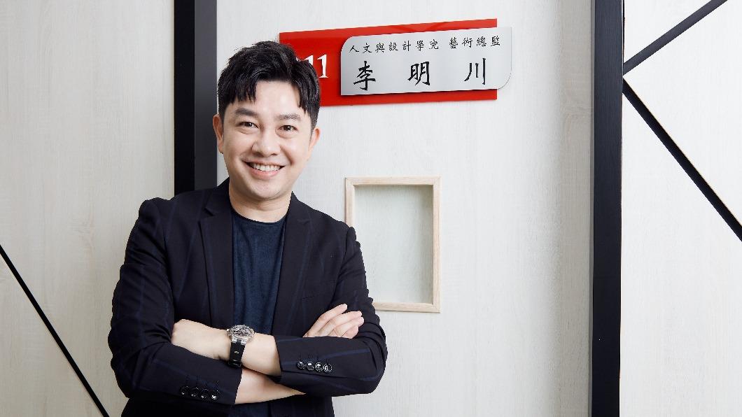 李明川還擔任大學老師。(圖/三立提供)