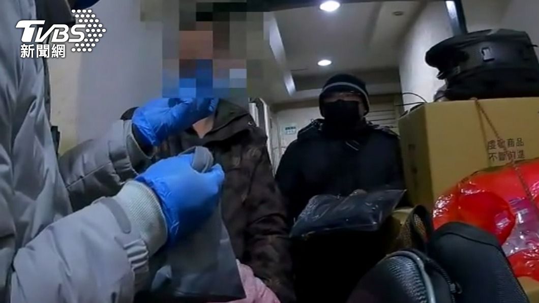 太想當警察？男違法持有改造槍枝　還買刑警背心收藏
