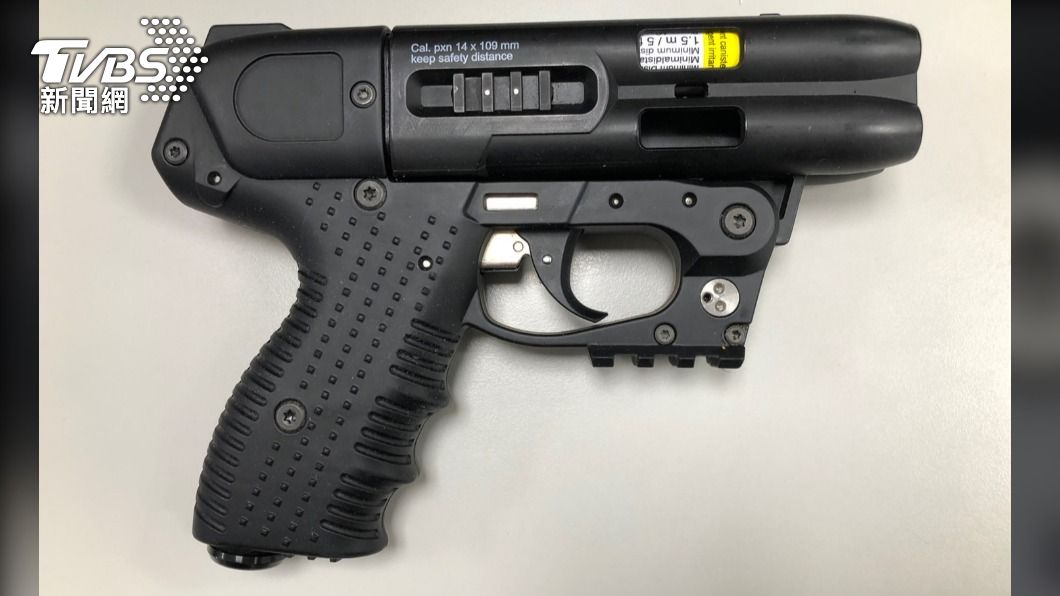 警方查扣Piexon JPX6 噴射辣椒槍。（圖／TVBS）