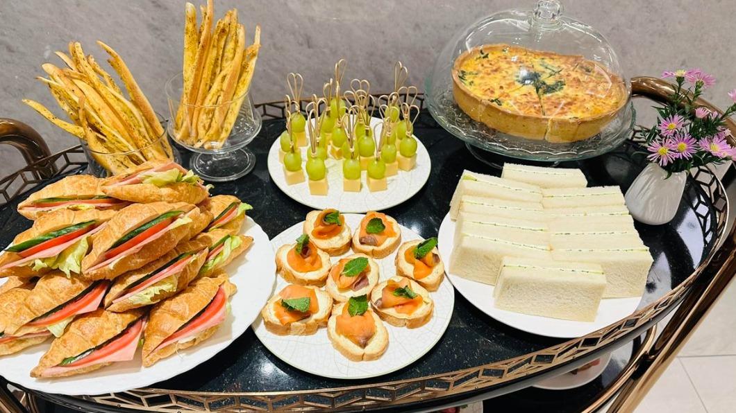 經典鹹食主廚推薦小鹹塔、鹹派和可頌等好料可吃。(圖/台北漢普頓酒店提供)