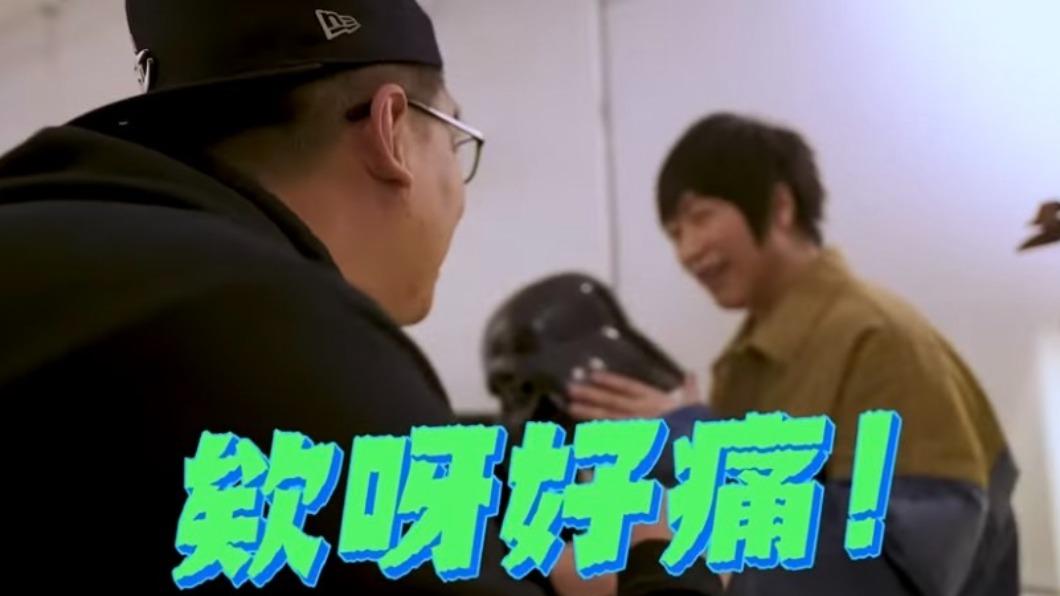 逼真雕像竟會喊痛?!(圖/MR.JOE HOBBY.tv)