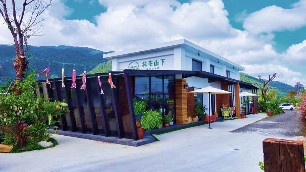 咖啡廳外觀造型是獨棟的透明玻璃屋。(圖/混血珊莎的奇幻旅程提供)