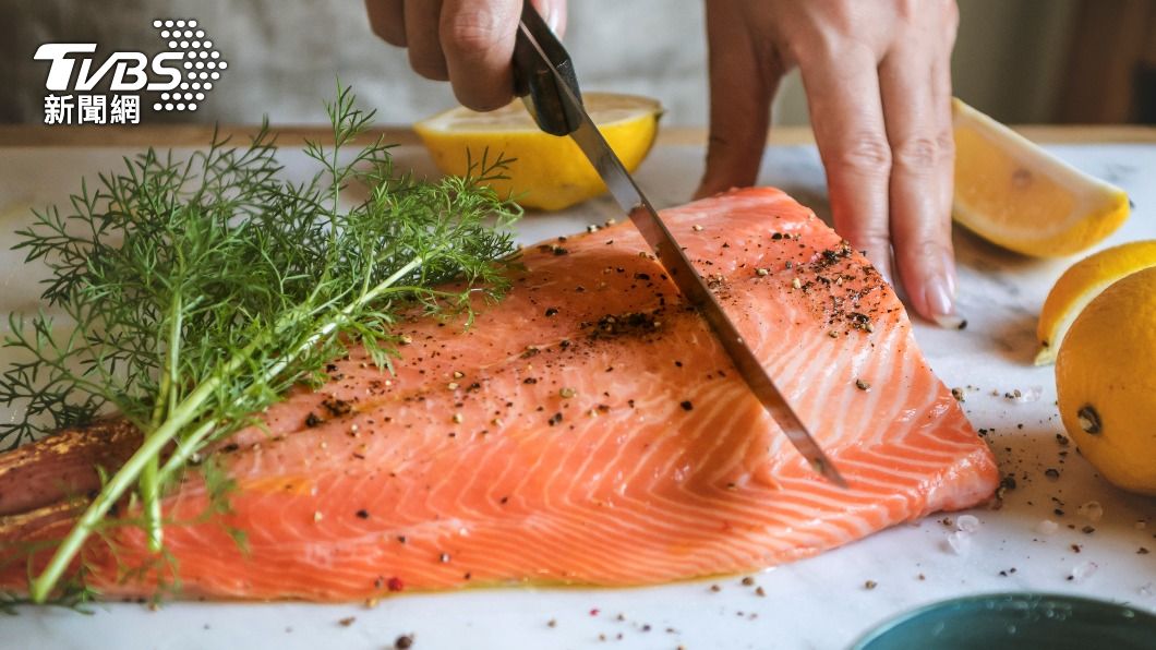 魚類有Omega-3脂肪酸,可以幫助抗發炎。(示意圖/shutterstock達志影像)