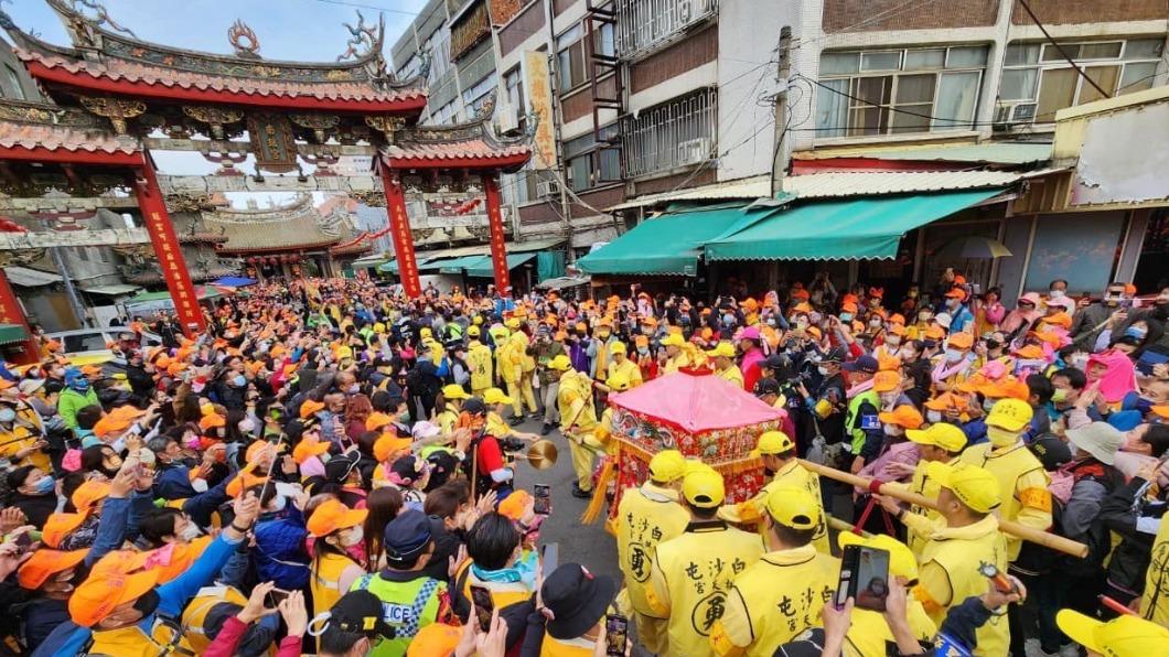 白沙屯媽祖南下進香,信徒虔誠跟隨。(圖/白沙屯媽祖網路電視台)
