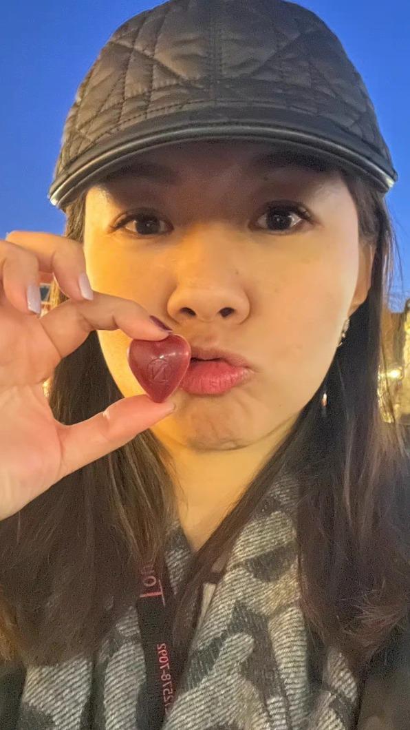 卓依婷情人節曬照。(圖/翻攝自卓依婷微博)