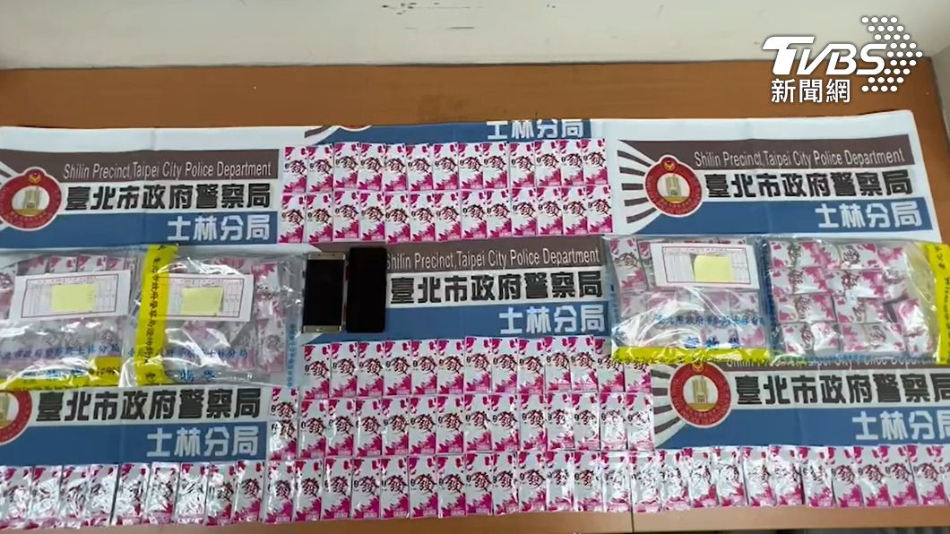 警方查扣500包毒咖啡包 。（圖／TVBS）