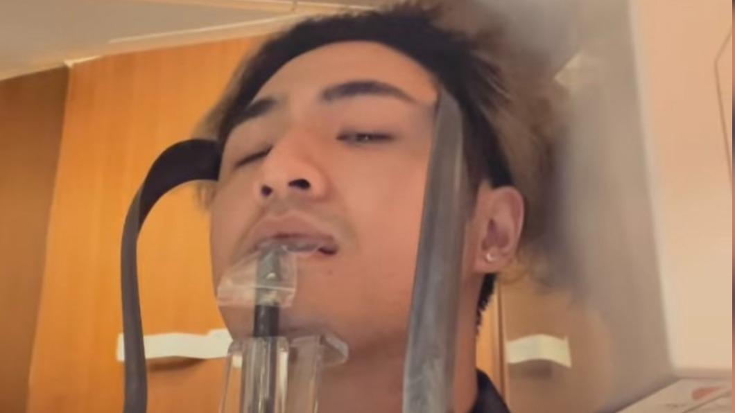 鹿希派看牙。(圖/翻攝自鹿希派IG)