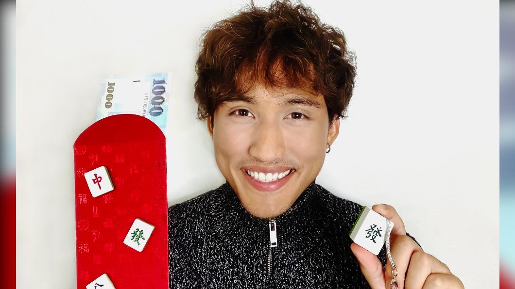李俊緯收到麻將造型一卡通及紅包,讓他相當期待來台。(圖/辛奇創意娛樂提供)