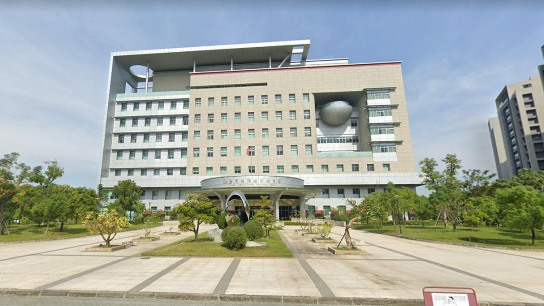 快訊/橋頭地檢署一男從頂樓墜落 無生命跡象送醫搶救