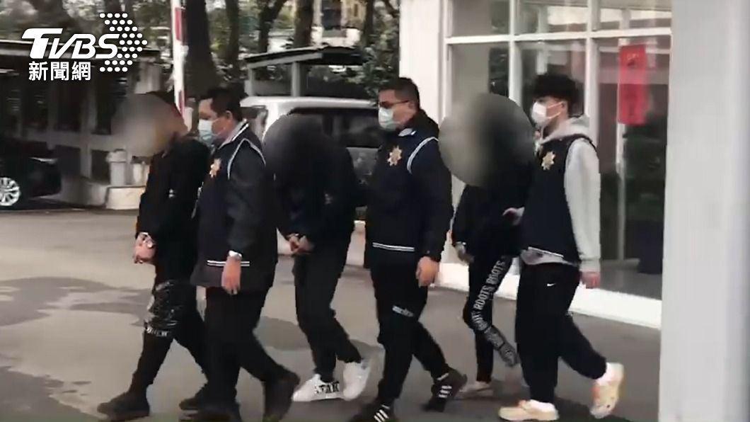 警方將丁男等3人移送法辦 。(圖/TVBS)