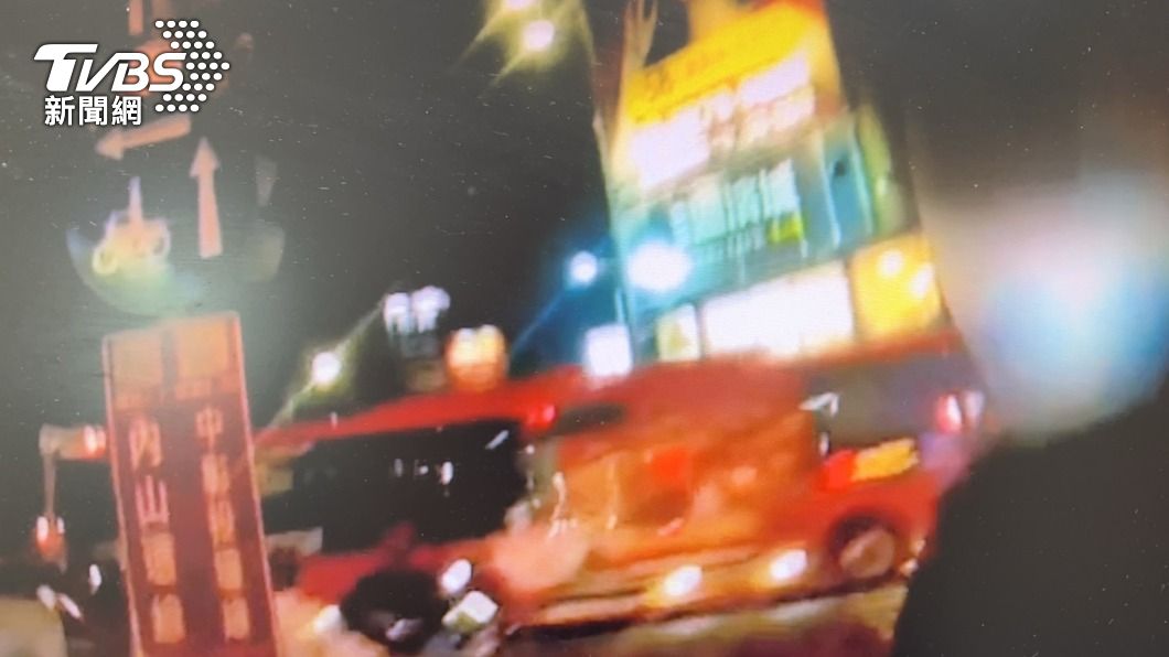 第三分局立德派出所巡佐張永典 警員黃繼興 協助失智老人/台中市警局提供