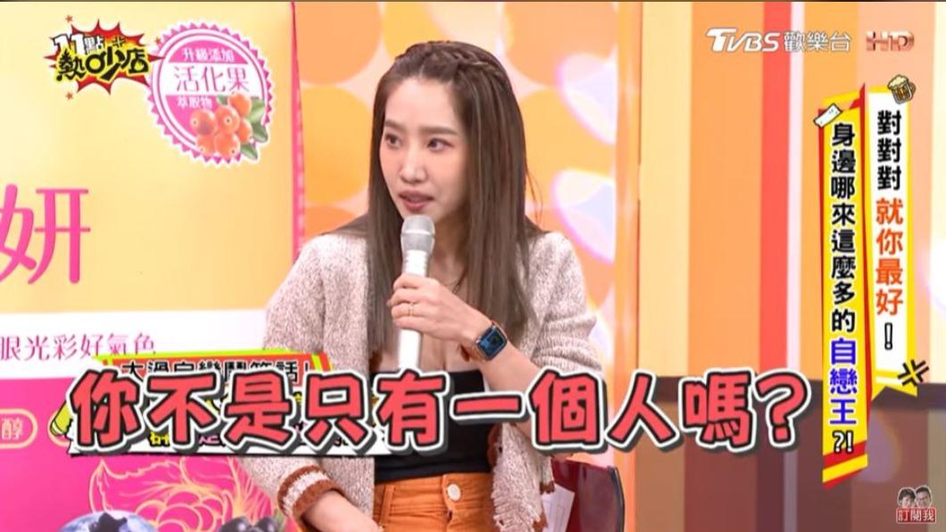 楊皓出和家人最後被請出門外等候。(圖/翻攝自YouTube)