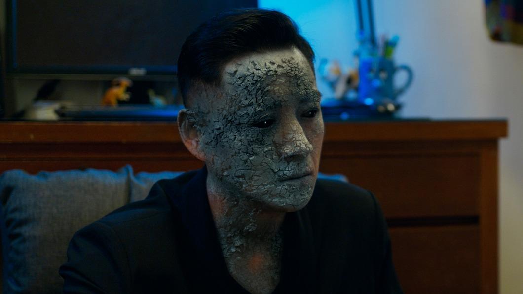 鄭人碩石化如「漫威人物」　被曾敬驊圈粉笑喊：年紀有距離