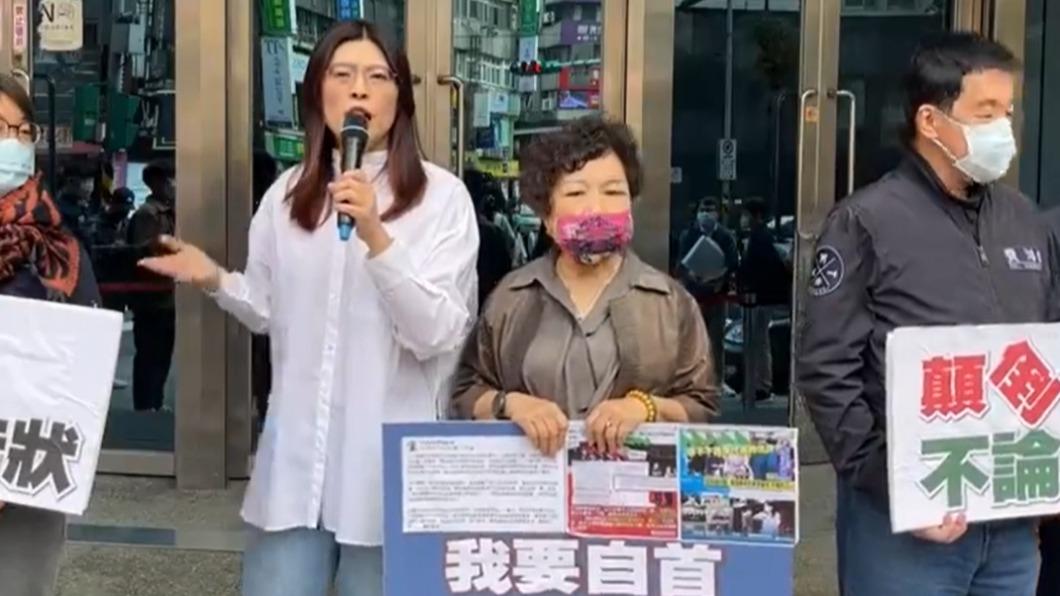 鄭麗文在黨內立委陪同下,前往分局。(圖/翻攝自鄭麗文臉書)